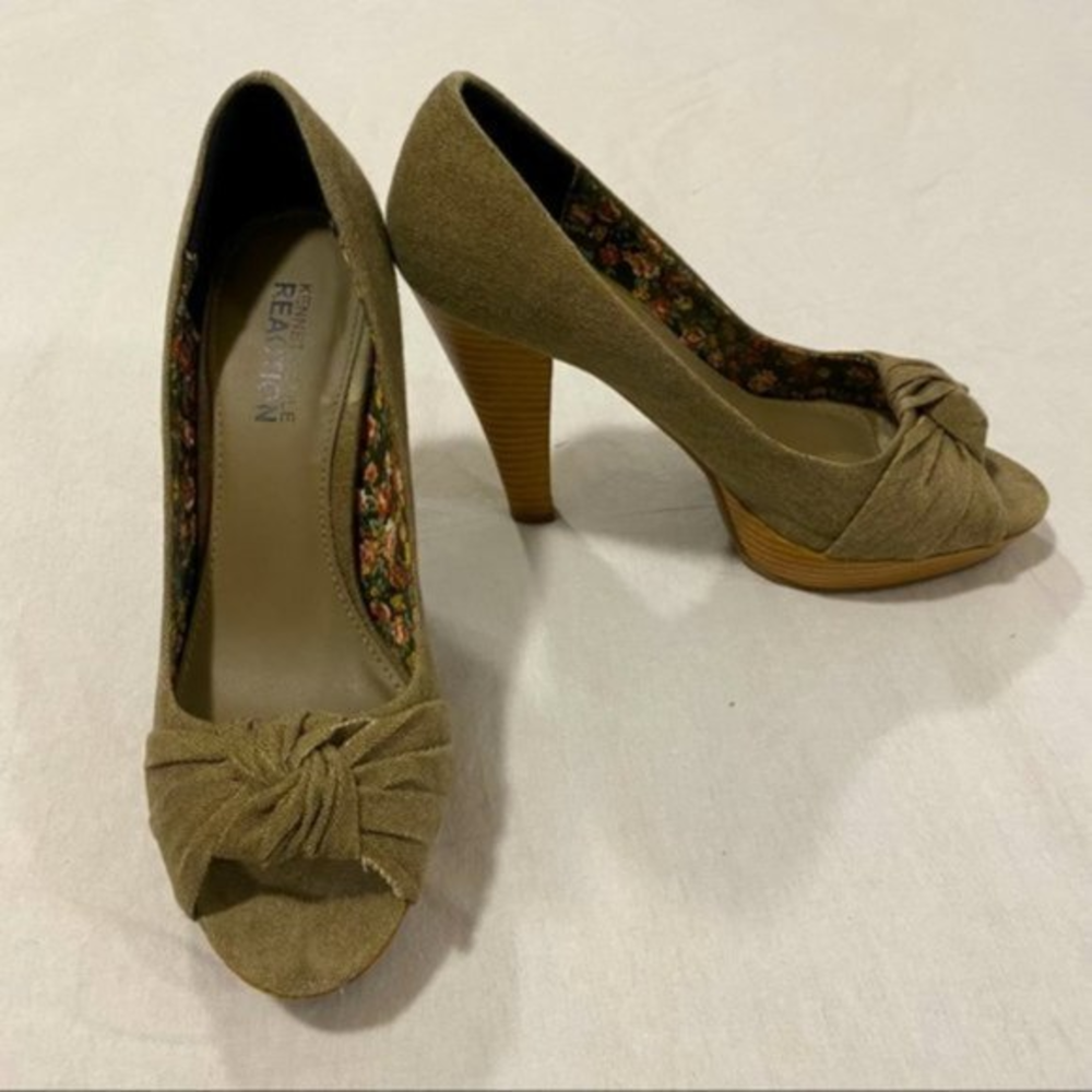 Kenneth Cole Reaction Brown Canvas Peep Toe Heels‎